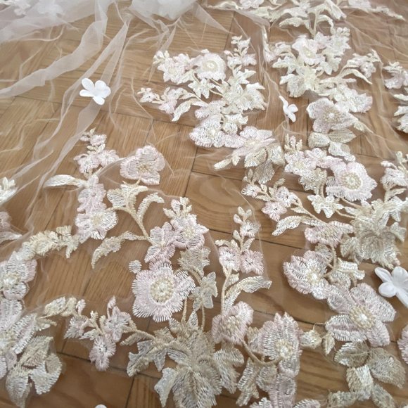 Floral wedding veil main image 5